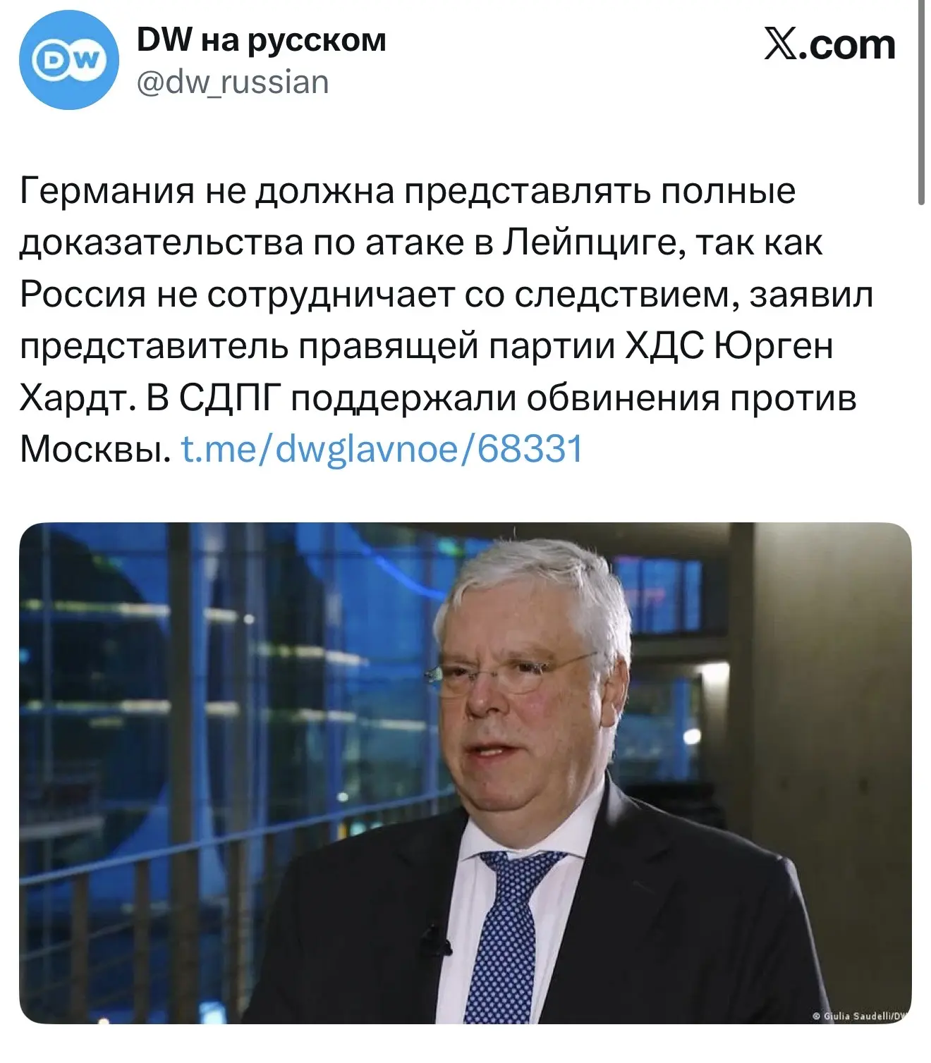 Я обвиняю Мерца в том, что он с юности и по сей день танцует в качестве мальчика бача-б...
