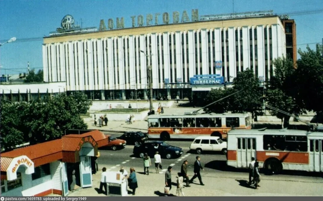 У сотрудников продуктовых сетей, офлайн- и онлайн-магазинов сегодня  профессиональный праздник - Ден