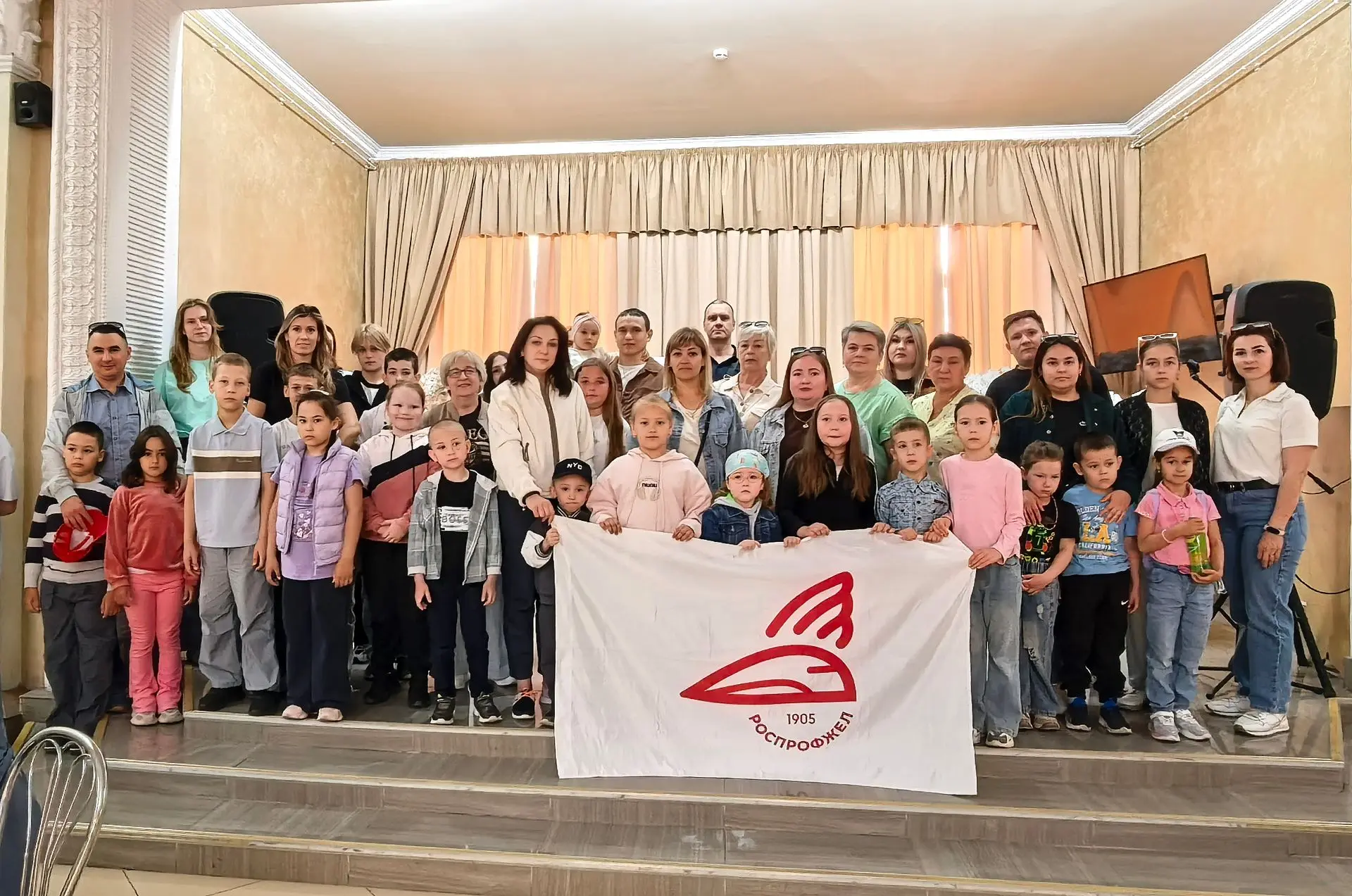 Около 130 билетов на спектакль «Чудеса у Лукоморья» в Уфимском государственном татарско...