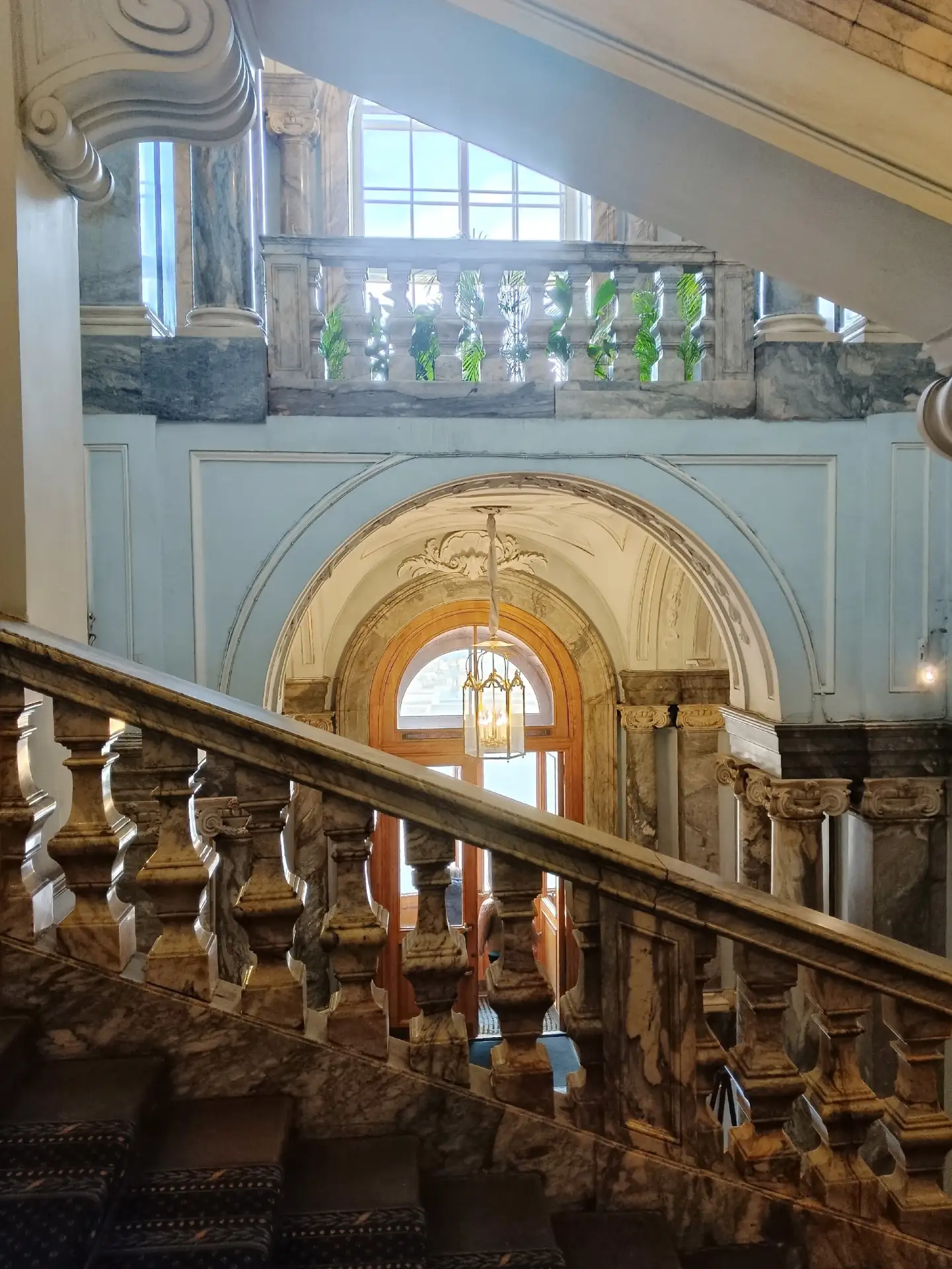 Мраморный дворец, Александр Третий в окне