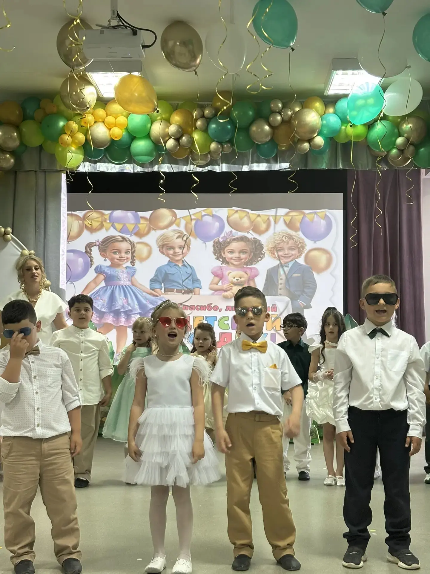 🎶 «Мы в город Изумрудный идём дорогой трудной…» — знакомые с детства строки сегодня ож...
