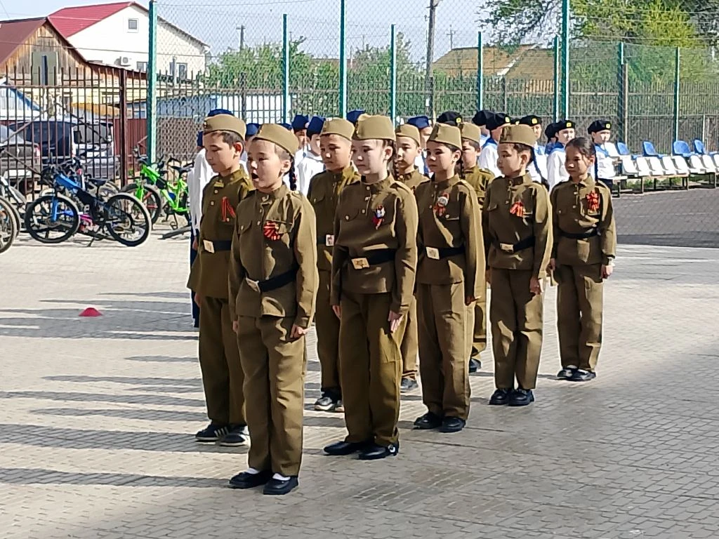 🇷🇺 В нашей школе прошёл смотр строя и песни среди 3-х классов! 🇷🇺  29 апреля, в рамках празднования 