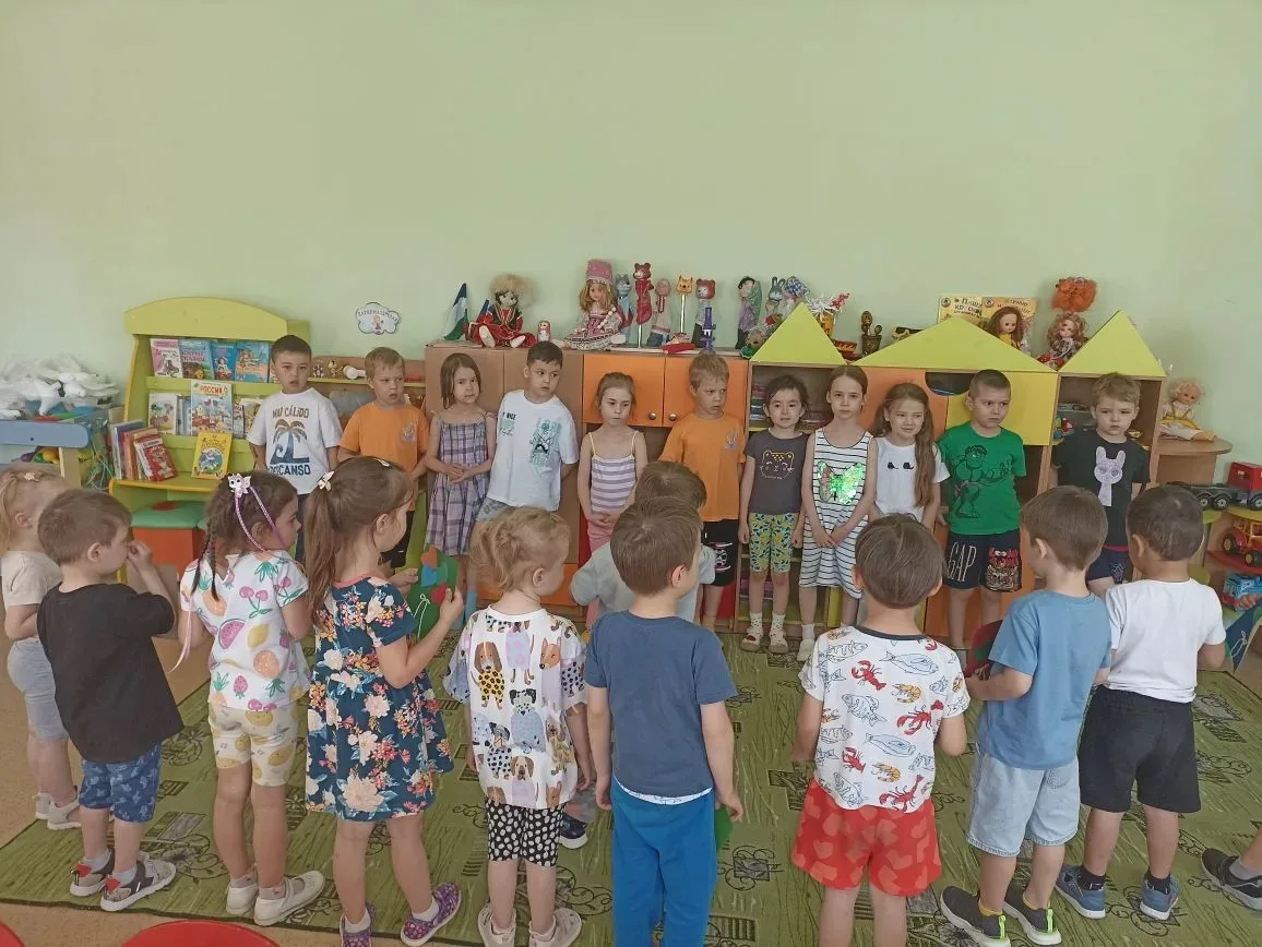 «До свидания, детский сад! Здравствуй, школа!»

Вот и наступил тот трогательный момент, когда наши м