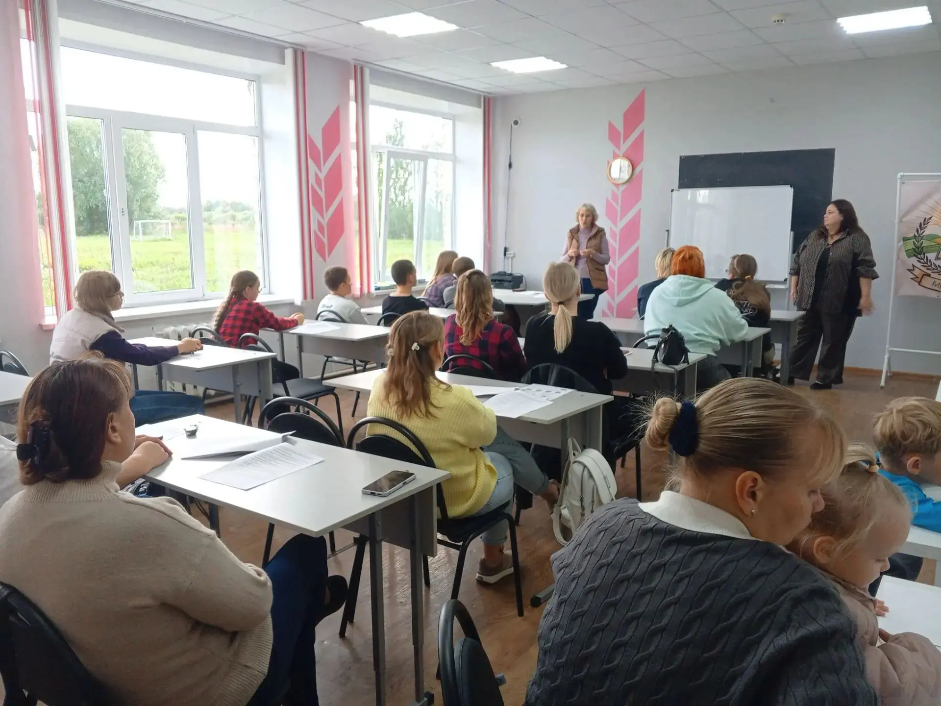 📣25 августа на базе Центра образования «Точка Роста» состоялось важное совместное засе...