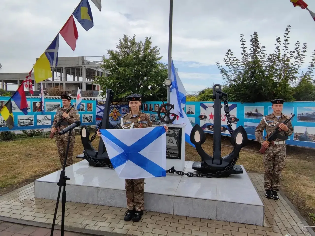 Сегодня наша страна отмечает День Военно-Морского Флота, и мы по-настоящему гордимся нашими воспитан