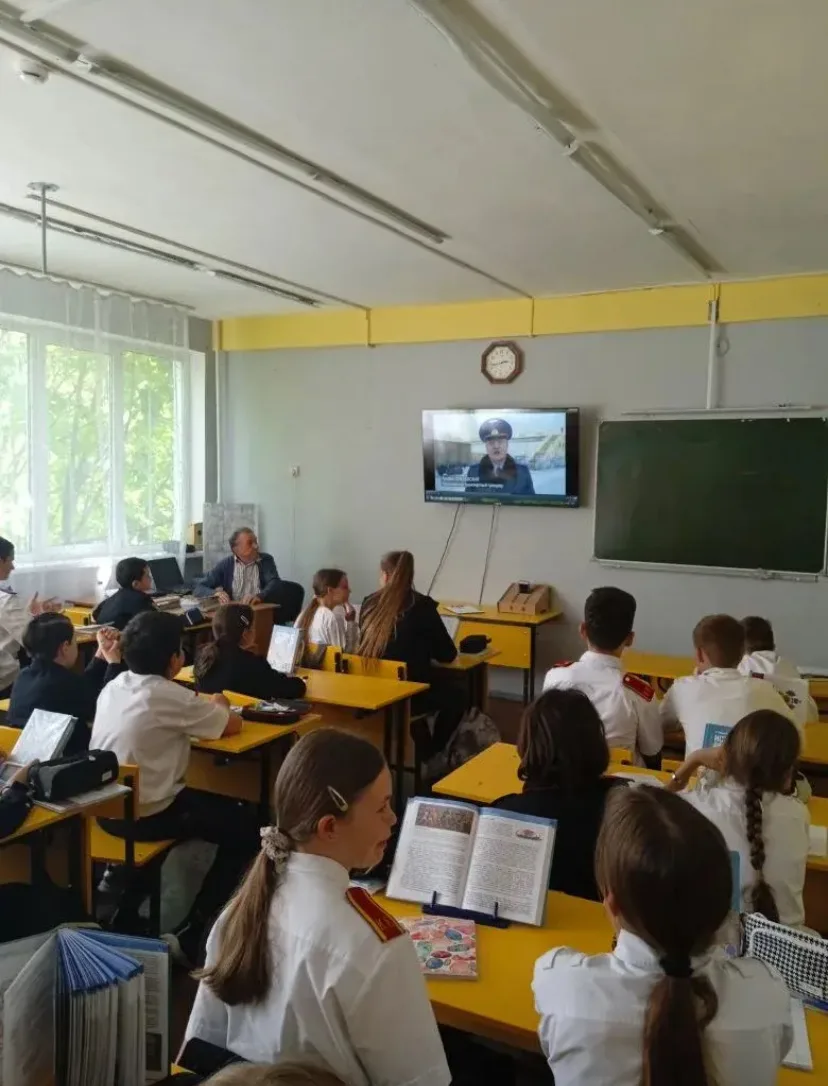 ⚠️ Важная беседа о безопасности и ответственности в 9-11 классах!  Сегодня в нашей школе, МБОУ СОШ №