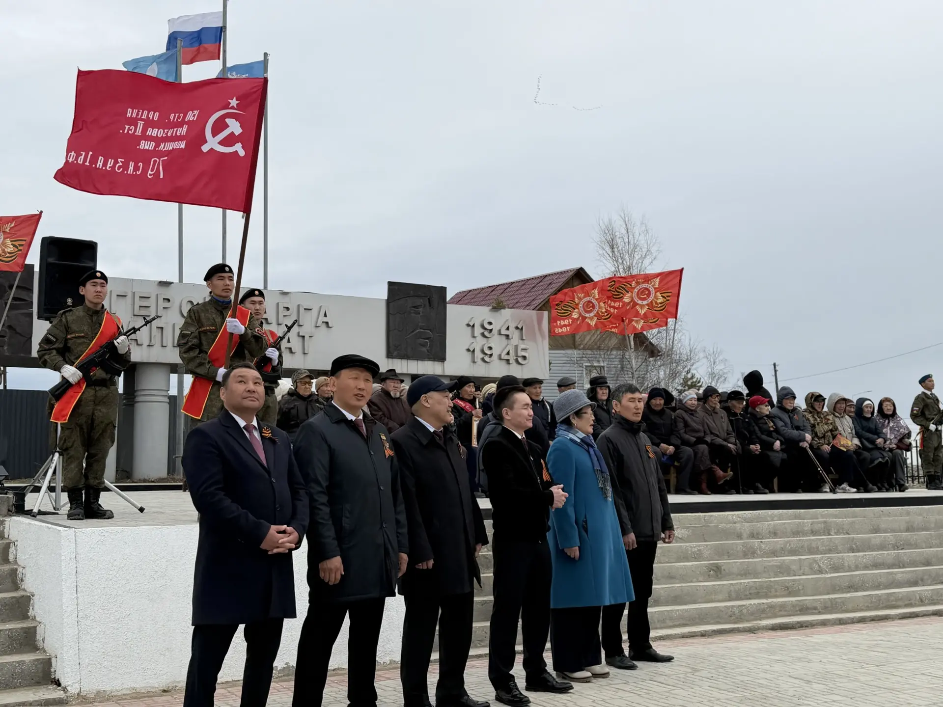 УЛУУ КЫАЙЫЫ КҮНЭ МАЙАҔА  Улуу Кыайыы 81 сылын бэлиэтиир тэрээһин Майа сэлиэнньэтигэр Кыайыы Монумены
