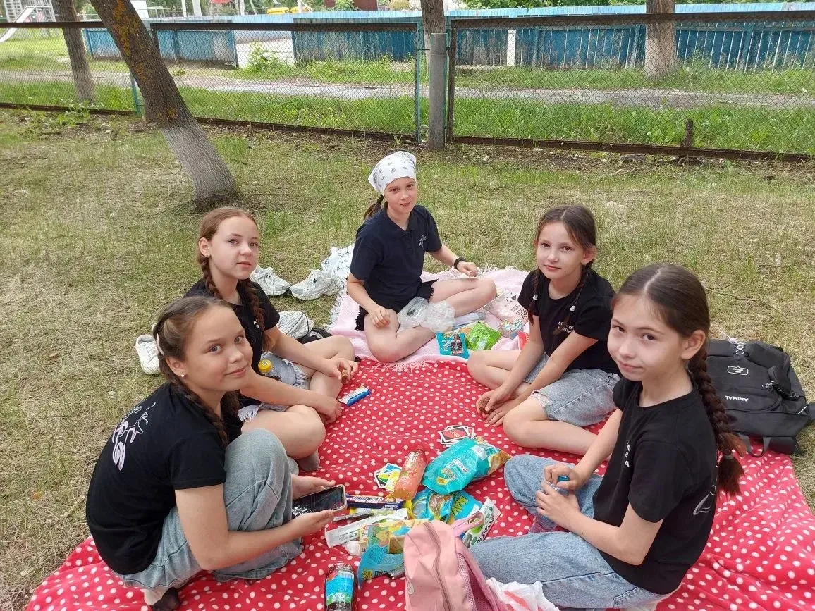 🌲🎒 Приключения на свежем воздухе: поход и яркий аквагрим! 🎨✨

Ребята летнего оздоровительного лаг
