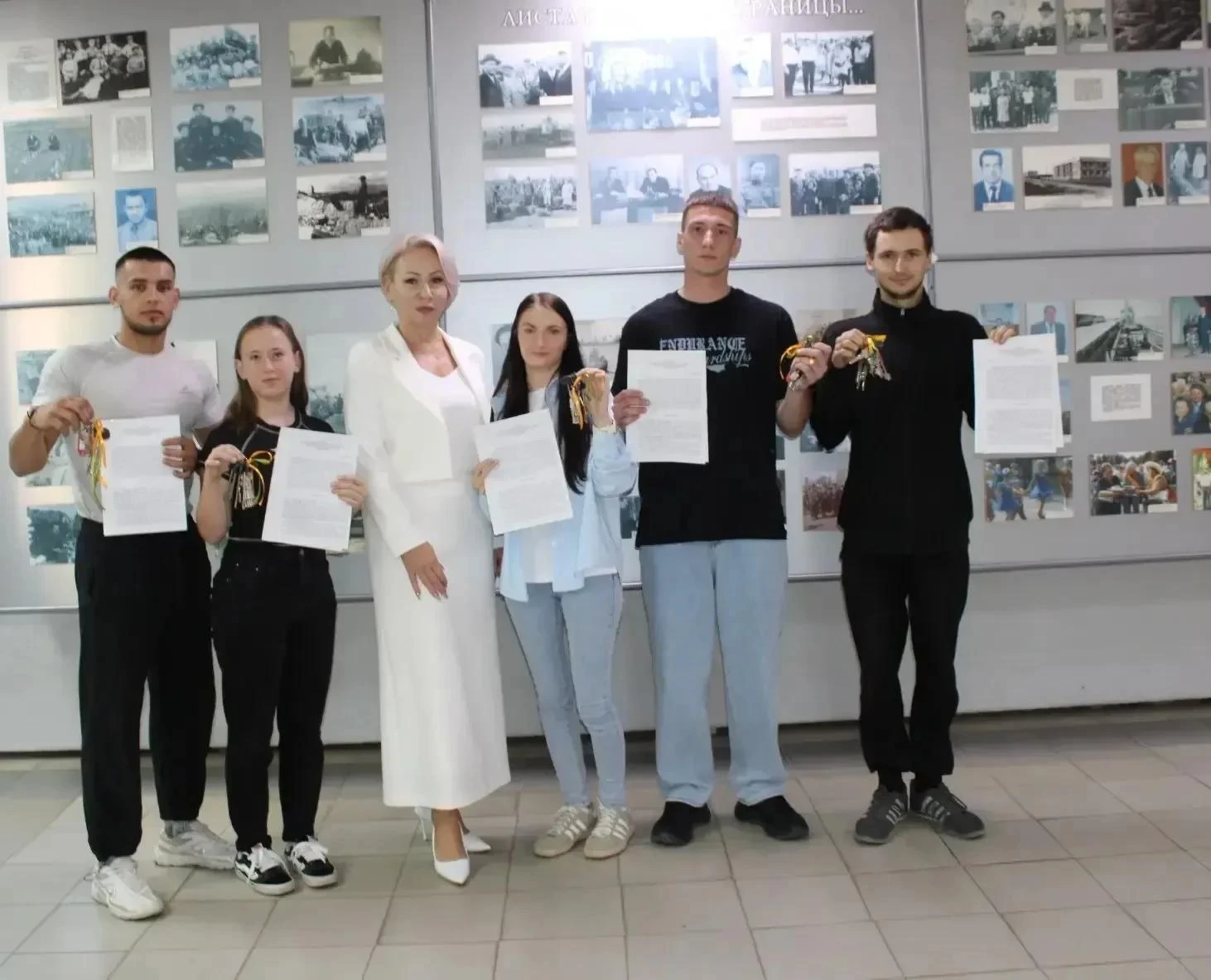 Шестерым сиротам вручили ключи от новых домов в хуторе Белый