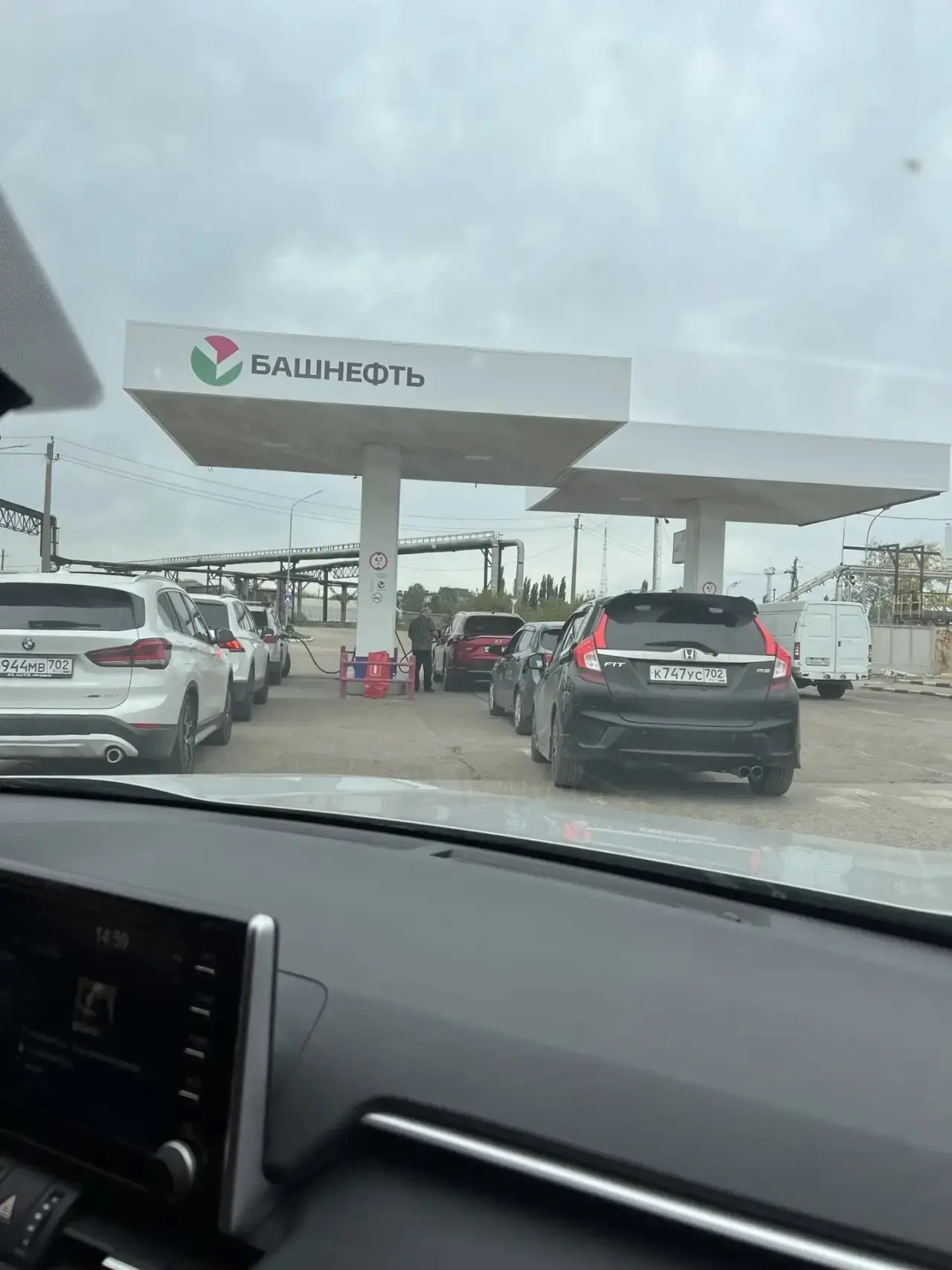 ⛽️ Власти Башкирии объяснили причины перебоев с бензином и длинных очередей на АЗС