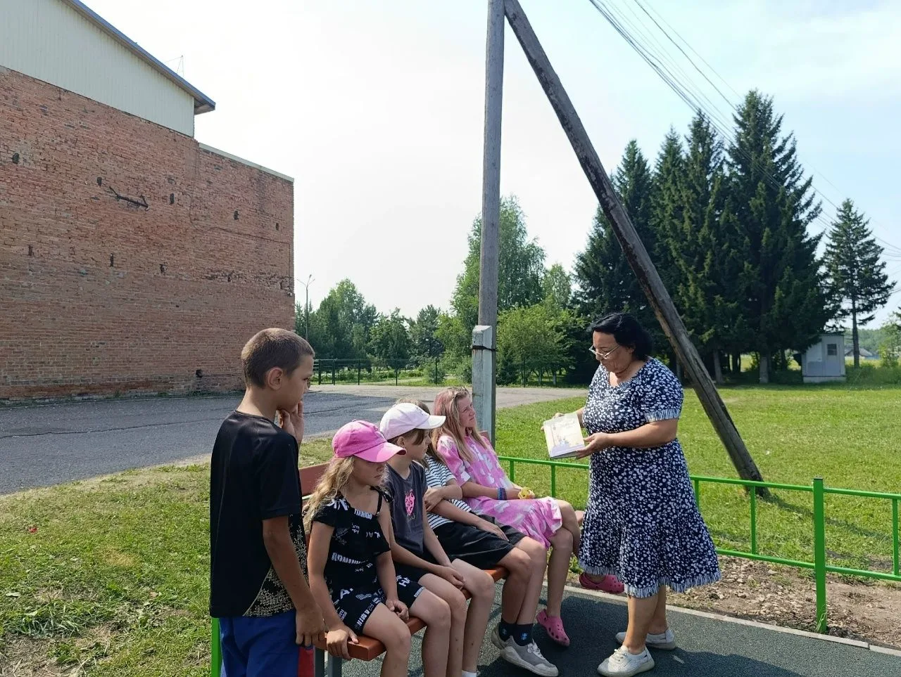 В рамках проекта «Библиотека и экология» сотрудник Заозерновской библиотеки – филиала №...