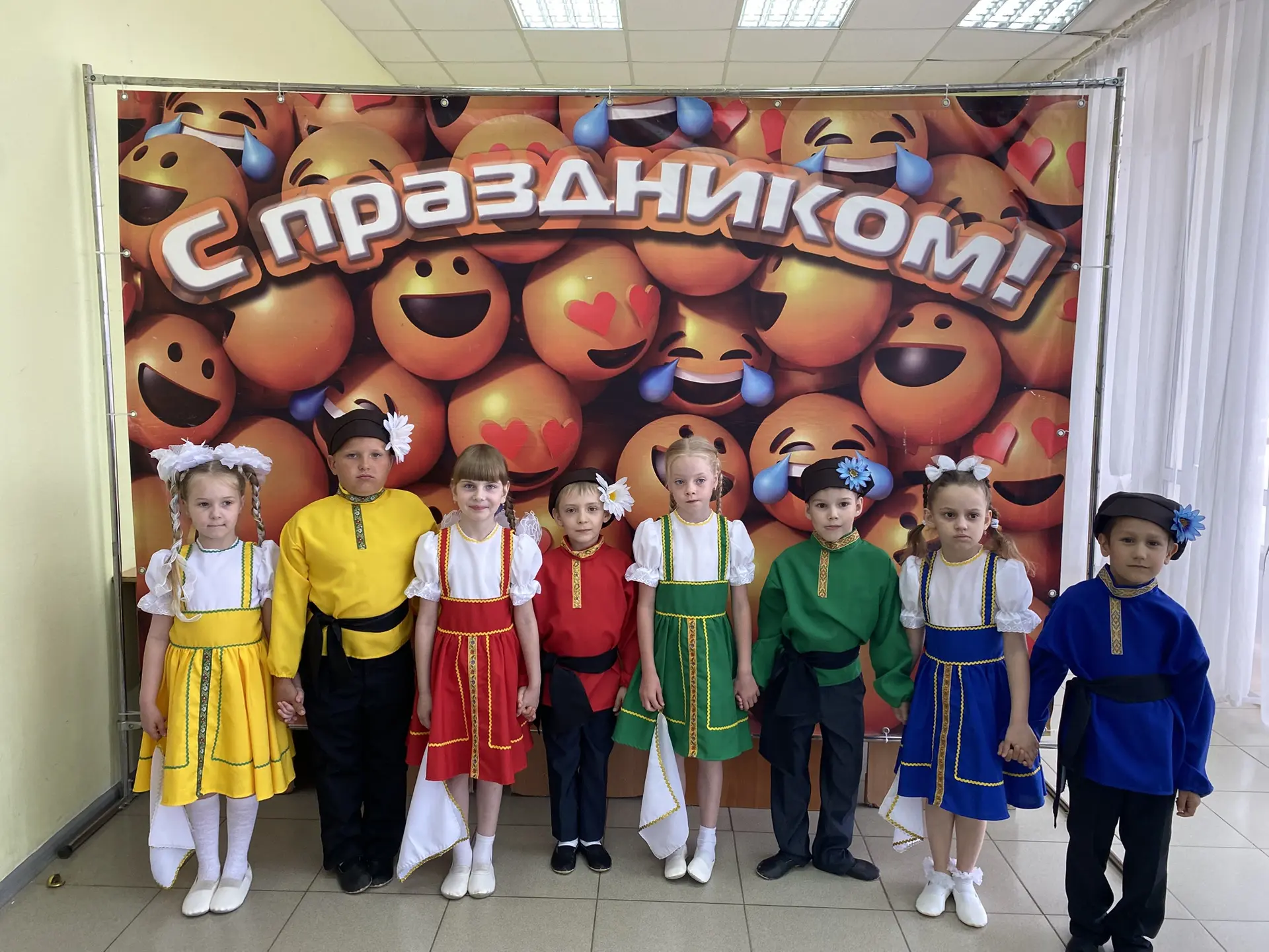 Детский творческий коллектив «Радость» из детского сада «Огонек», под руководством Зубковой Ирины Ал