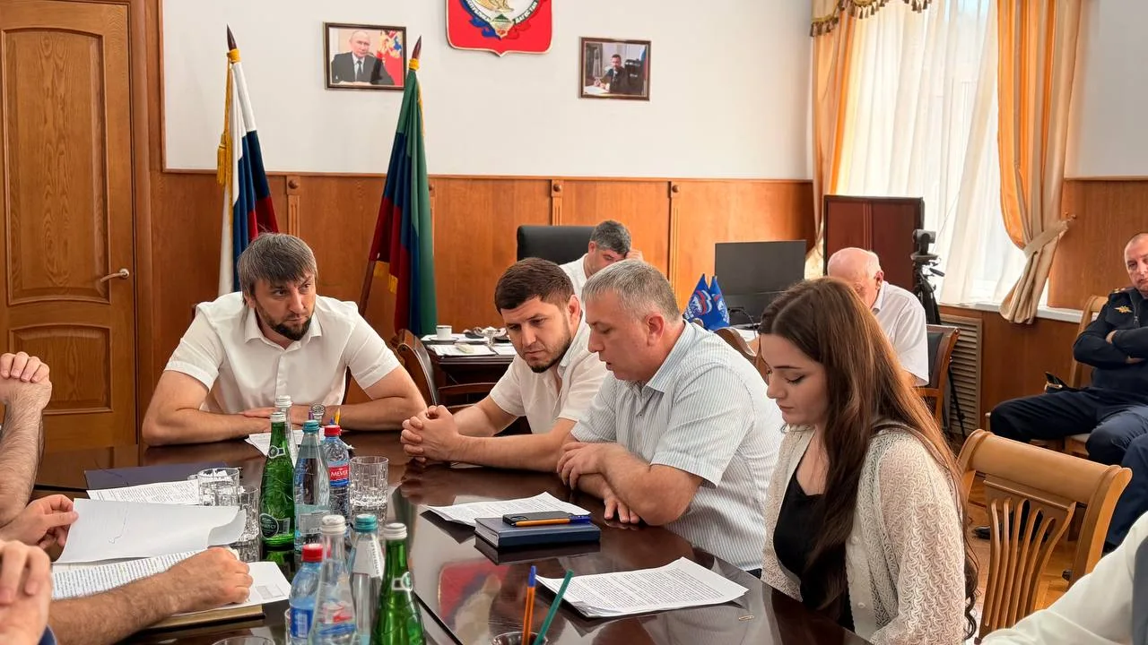 В Карабудахкентском районе обсудили вопросы антитеррористической безопасности