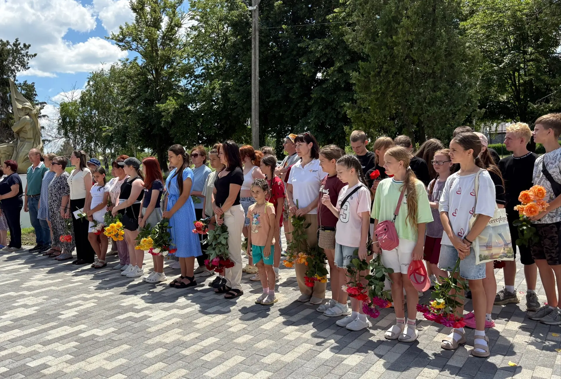 Учащиеся нашей школы и советник директора по воспитанию Нестерова С. А. приняли участие в станичном 