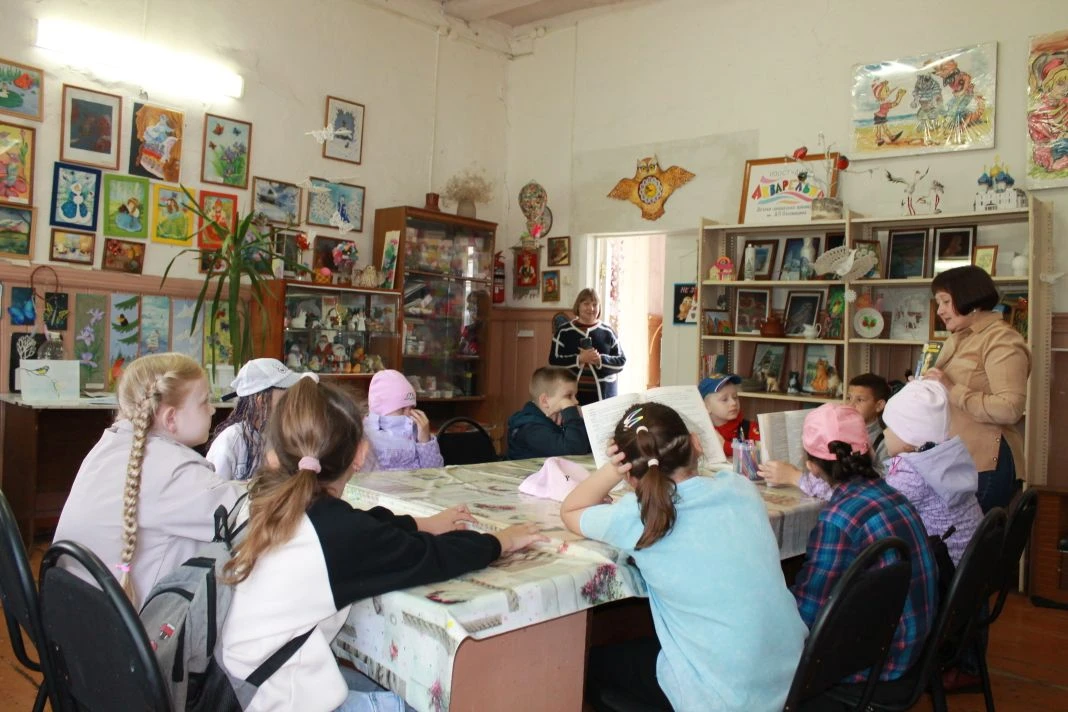 В рамках смены состоялось литературно-игровое мероприятие «Учись и познавай». Это не скучные уроки, 