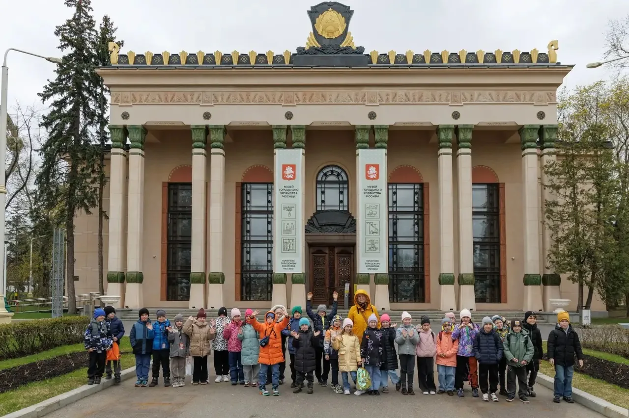 💫 Экскурсия о городском хозяйстве на ВДНХ  🌟 Ученики 1 класса «А» посетили павильон №5 «Физика, в ко