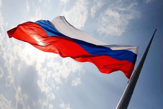ЦЕРЕМОНИЯ ПОДНЯТИЯ ГОСУДАРСТВЕННОГО ФЛАГА И ИСПОЛНЕНИЯ ГИМНА РОССИЙСКОЙ ФЕДЕРАЦИИ