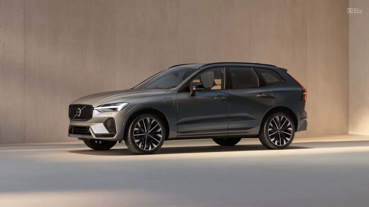 XC60 нанёс ответный удар: 160 км на электричестве и Mercedes в зеркалах