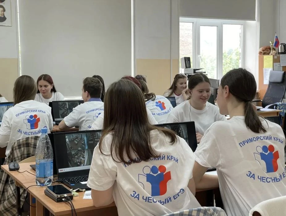 Старт ЕГЭ в Приморье: студенты Владивостокского педколледжа на страже честности экзаменов!
В первый 