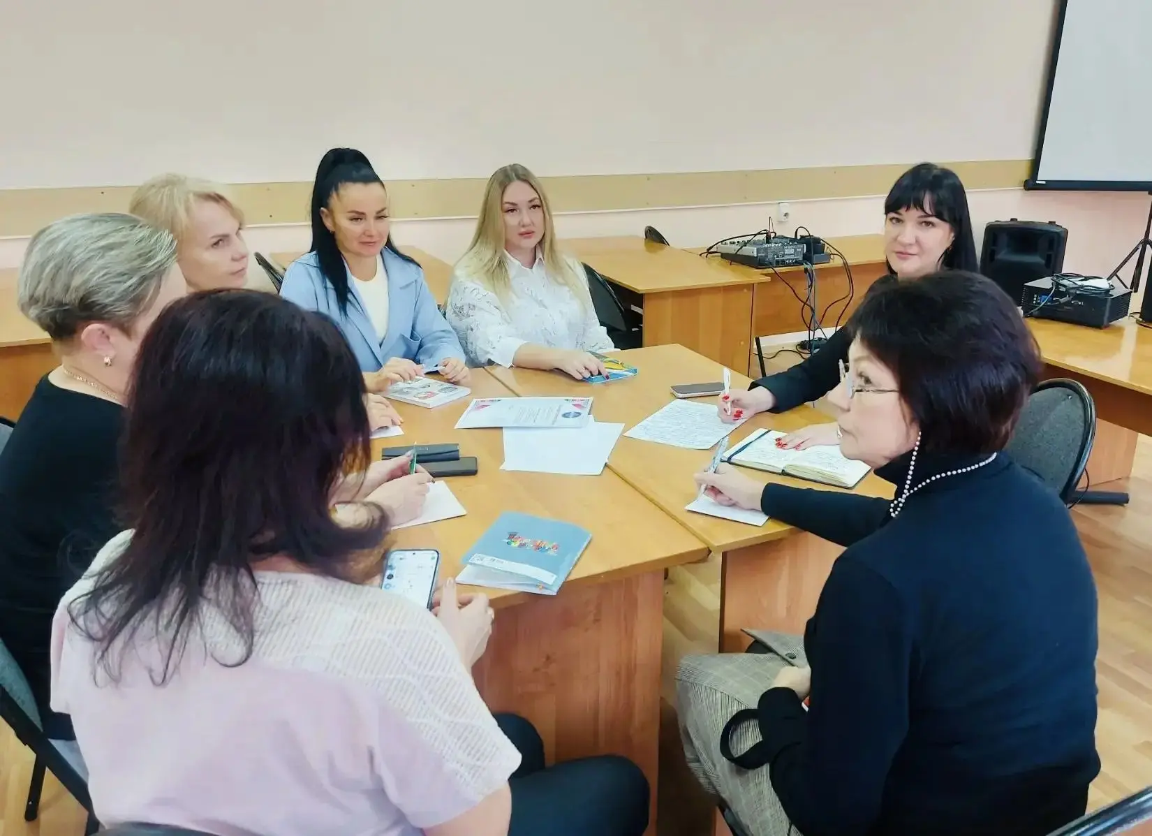В ИМЦ прошло заседание руководителей методических объединений учителей-логопедов и учит...