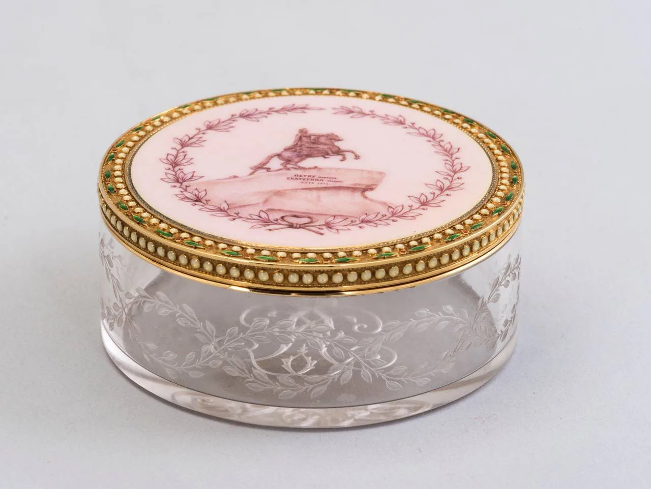💎 В Музее Фаберже показали бонбоньерку с Медным всадником

В коллекции Музея Фаберже представлена б