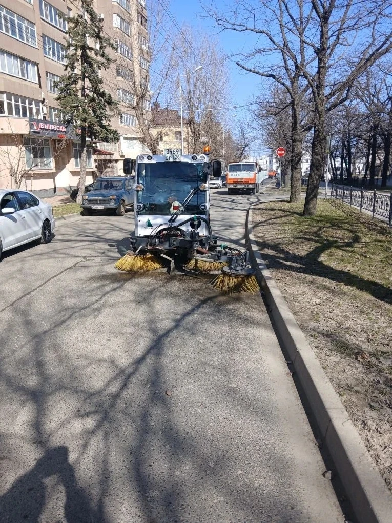 Первую в этом году весеннюю санитарную пятницу сегодня провели во всех трех районах Ставрополя. Сотр
