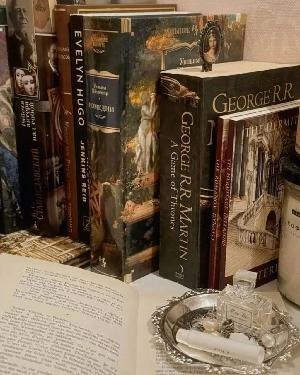 🤩«Зависнуть» и «залипнуть»: в чём разница?

🤩«Зависнуть» и «залипнуть» — жаргонные глаголы. Пример