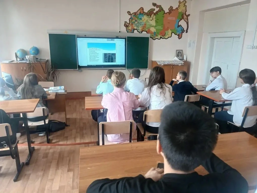 🚨 Правовой десант в первой гимназии: знать законы — значит быть в безопасности.  В Гимназии №1 прошл