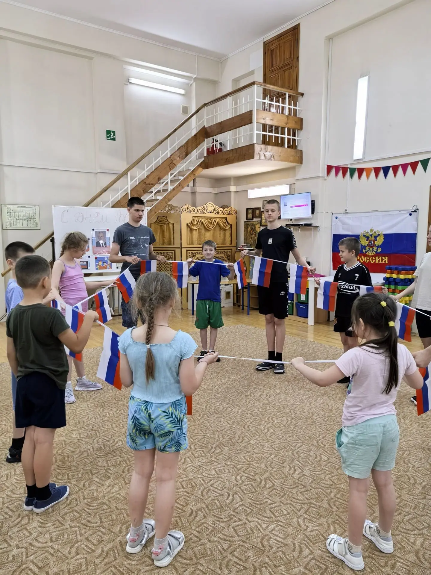 🎉 Накануне празднования «Дня России» для воспитанников нашего реабилитационного центра воспитатель 