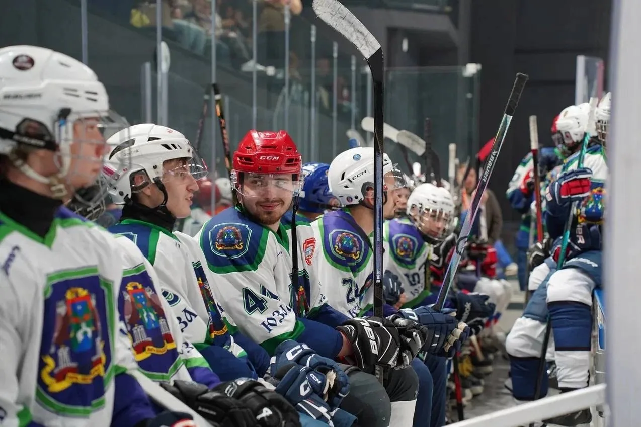 🏒 В Ясенево прошёл любительский хоккейный матч «Пульс города»