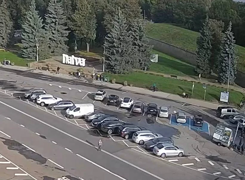 Камера - очередь из Нарвы (Эстония) в Россию https://balticlivecam.com/ru/cameras/eston...