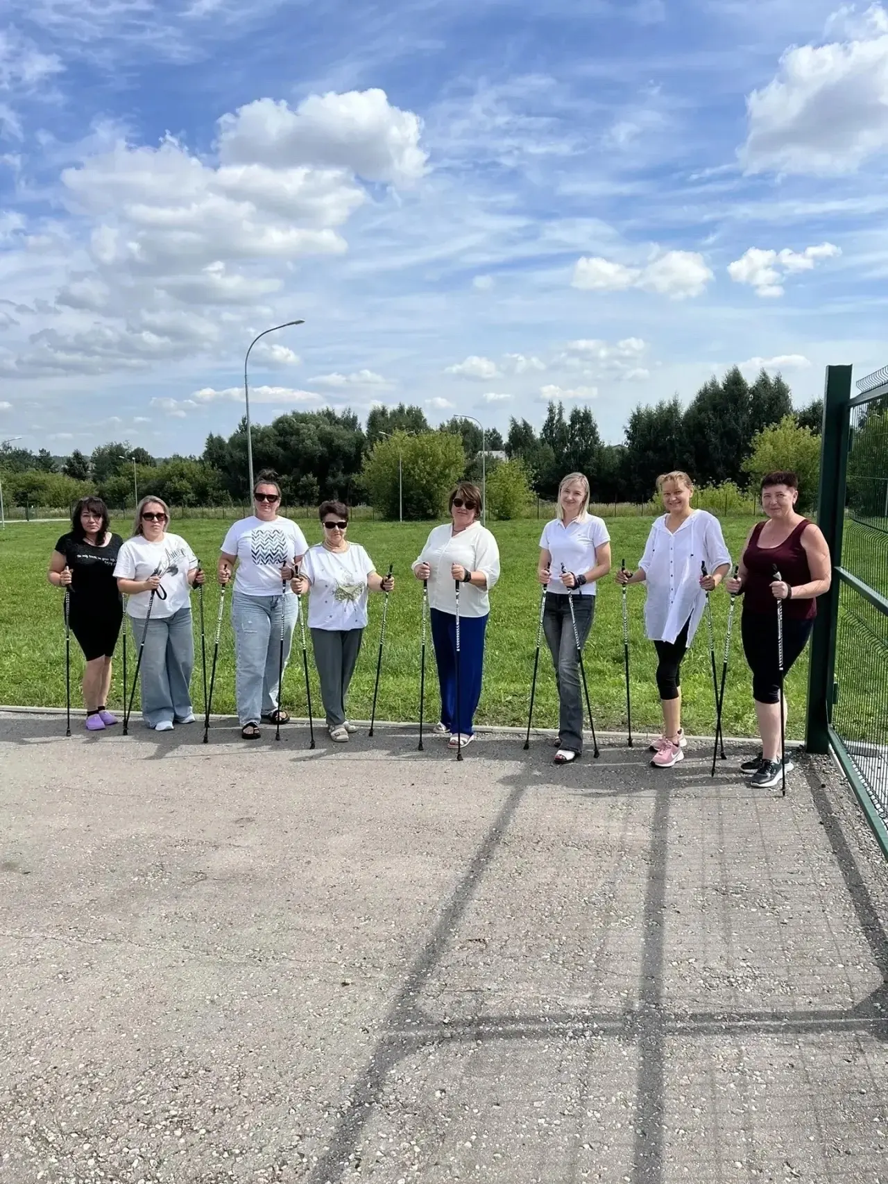 💪 В спортивной школе состоялось оздоровительное занятие по северной ходьбе