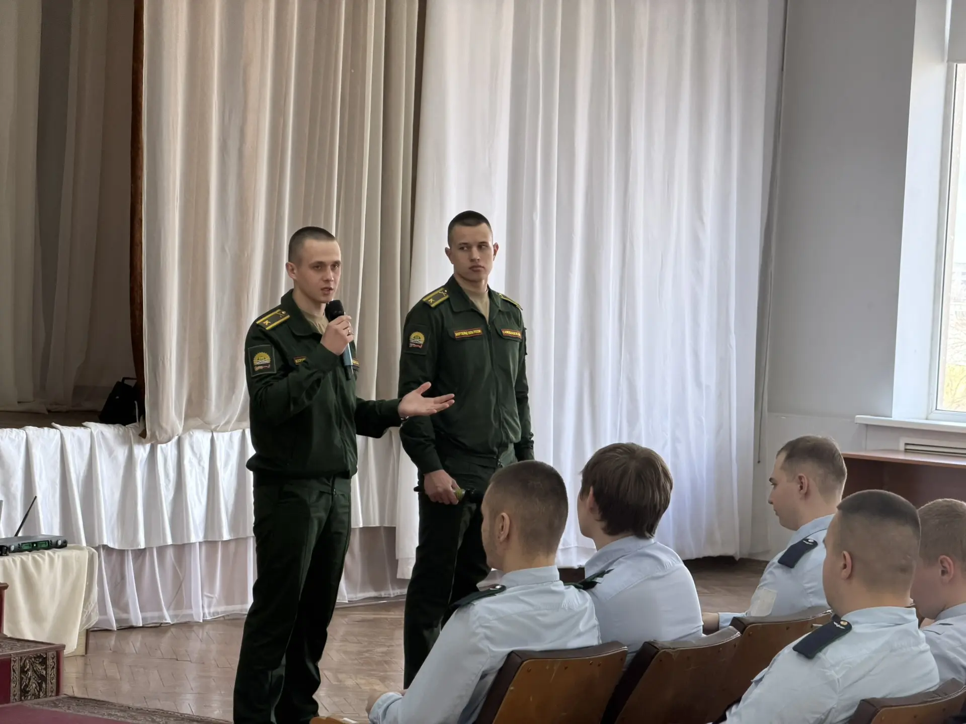 В техникуме в рамках профориентации прошла встреча студентов с курсантами Военной академии материаль
