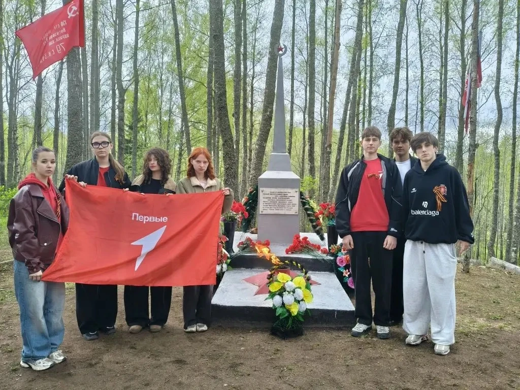 🎖️В рамках проекта «Открывай страну» #ПЕРВЫЕ нашей школы совершили поход, посвященный Дню Победы 🎖️ 