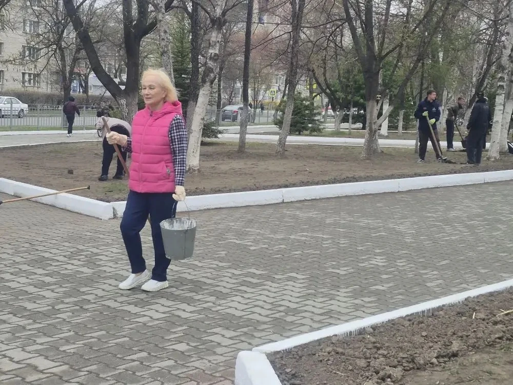 Субботник в школе: Вместе делаем мир чище! 🧹Сегодня наша школа преобразилась благодаря дружной работ