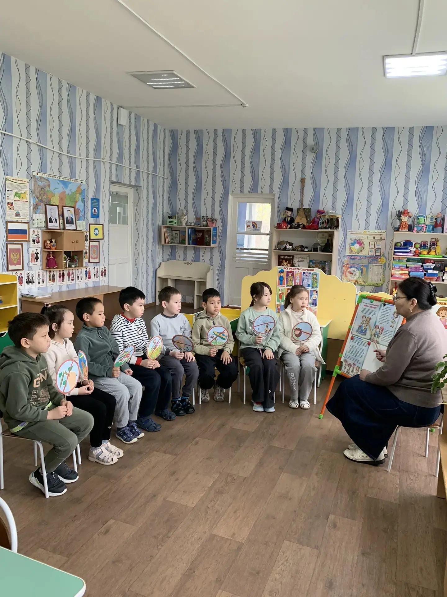 В группе 3 «харада”
Провели беседу:
Защитники природы» и акцию 
« зеленая группа и зелёный участок»