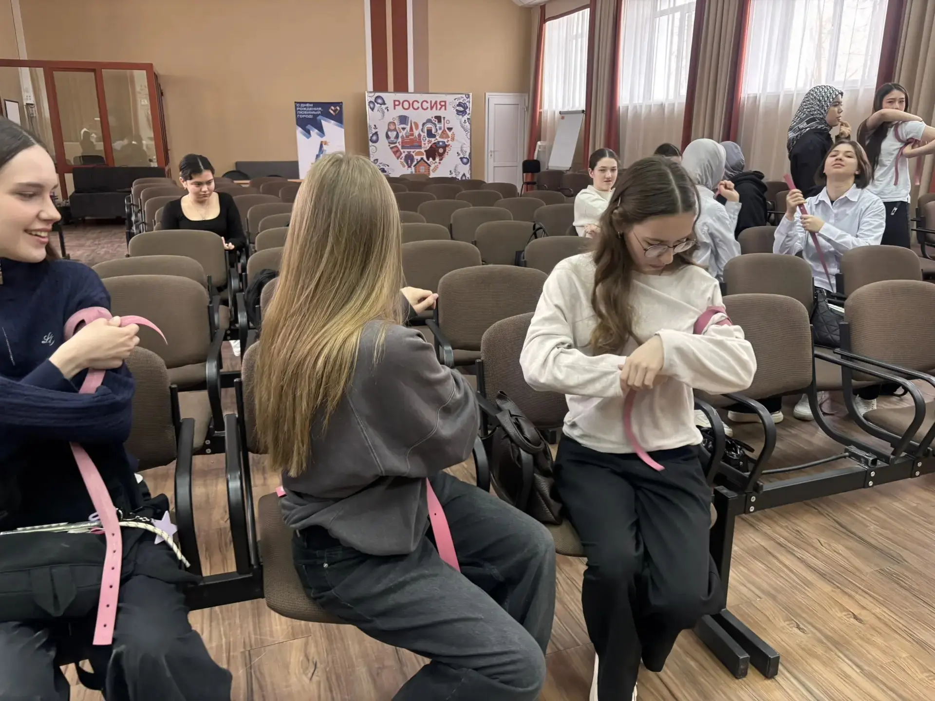 Спасти жизнь может каждый  В рамках месячника по охране труда для учеников 8–11 классов прошли реаль