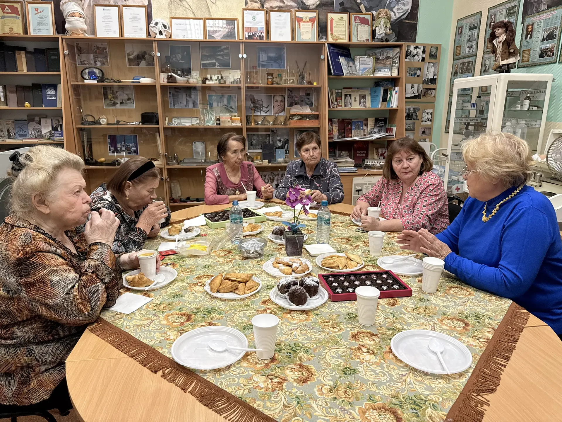 🎉 День пожилого человека в МК УрГУПС: тепло, которое объединяет поколения