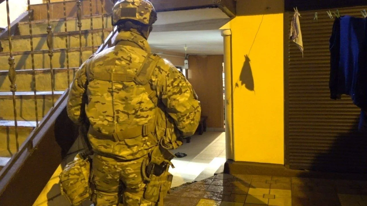 Дагестанец получил срок за публикацию символики экстремистской организации в соцсетях.

Буйнакский г