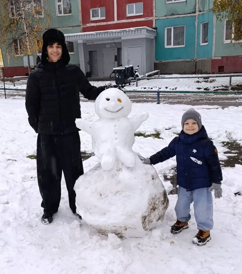 ❄️ ПЕРВЫЙ СНЕГ. НУ И КОНЕЧНО МЫ ПОШЛИ ЛЕПИТЬ СНЕГОВИКА 😂
