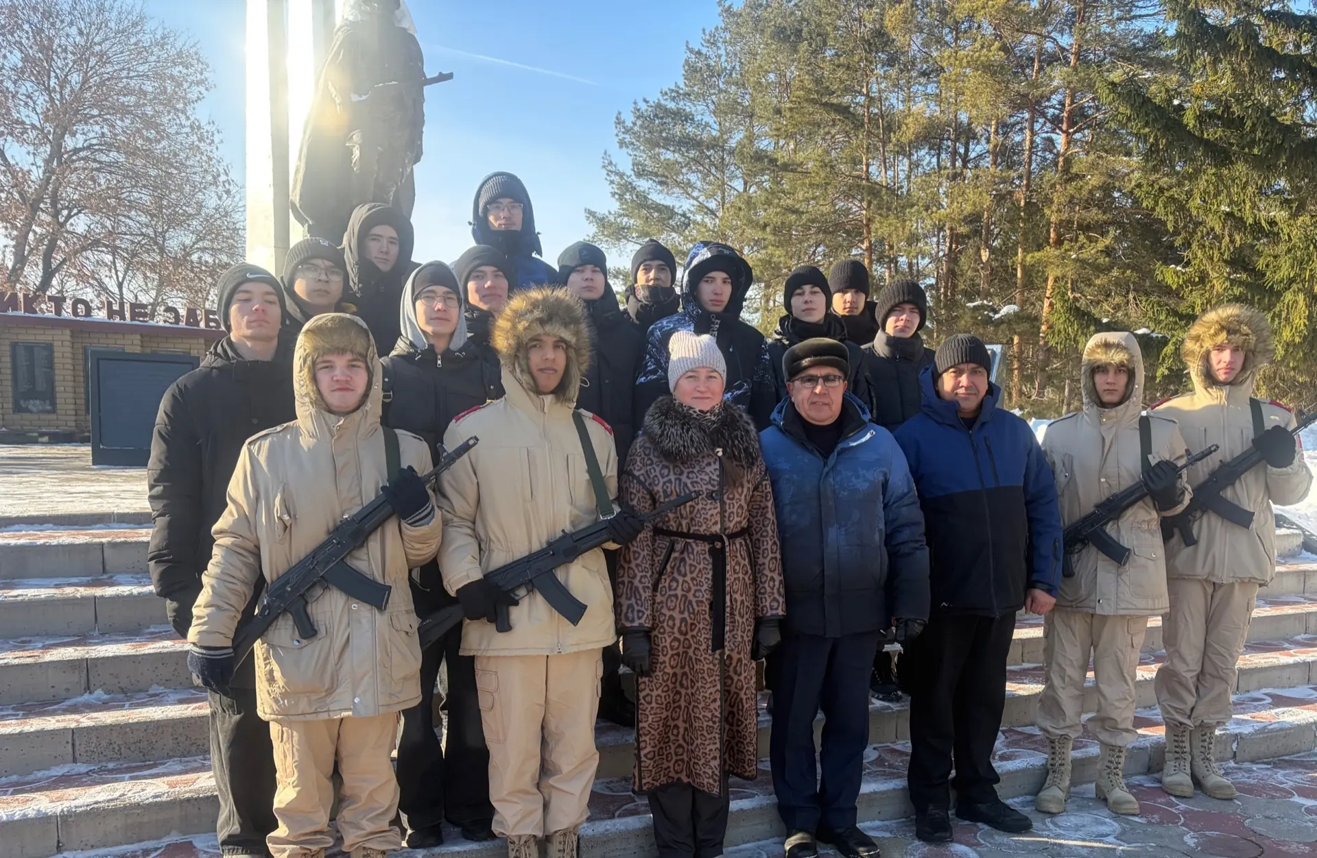 Сегодня, обучающиеся нашей школы из 9В, 10А, 10Б классов приняли участие в митинге, пос...