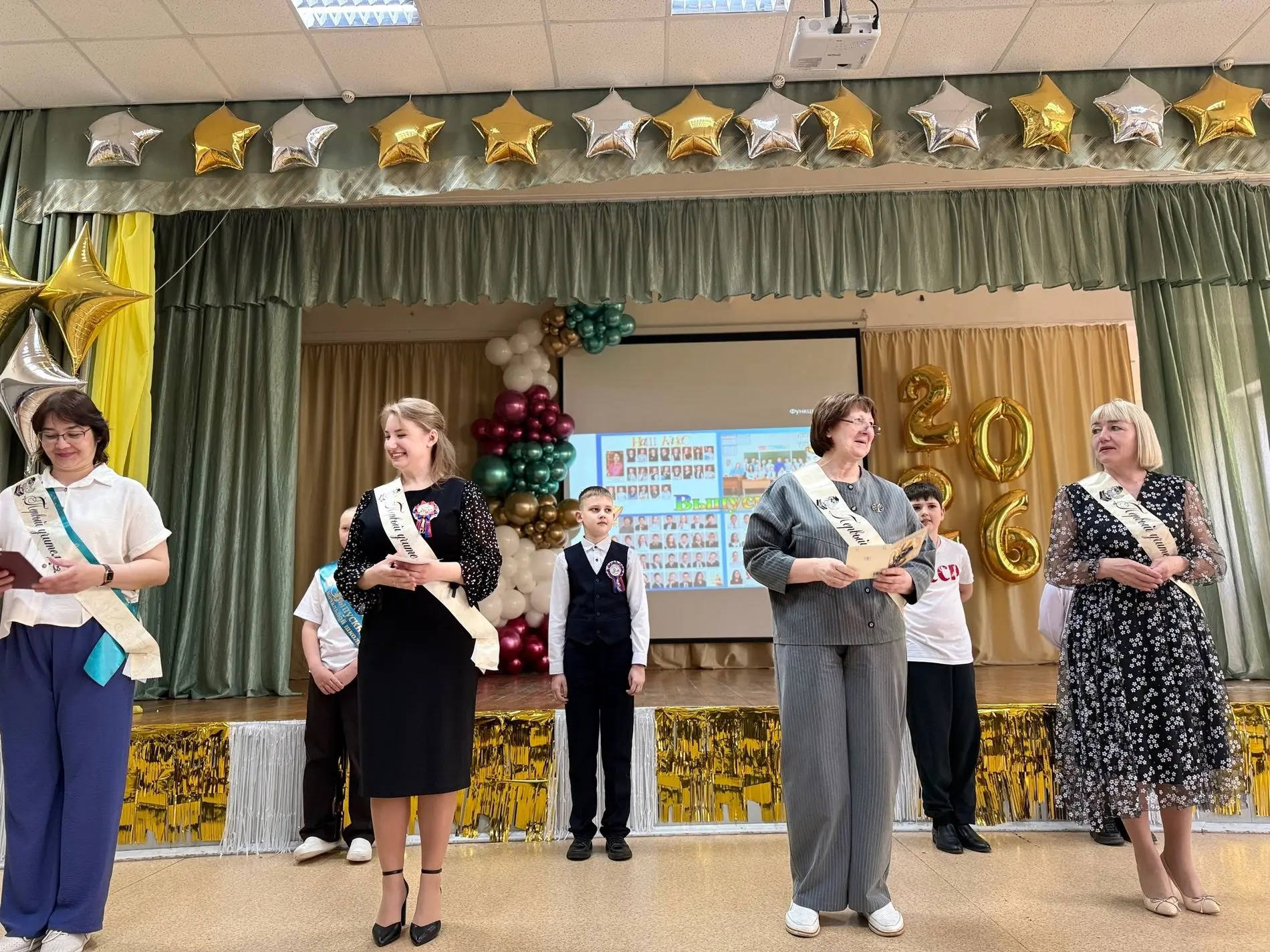 В добрый путь, выпускники начальной школы!