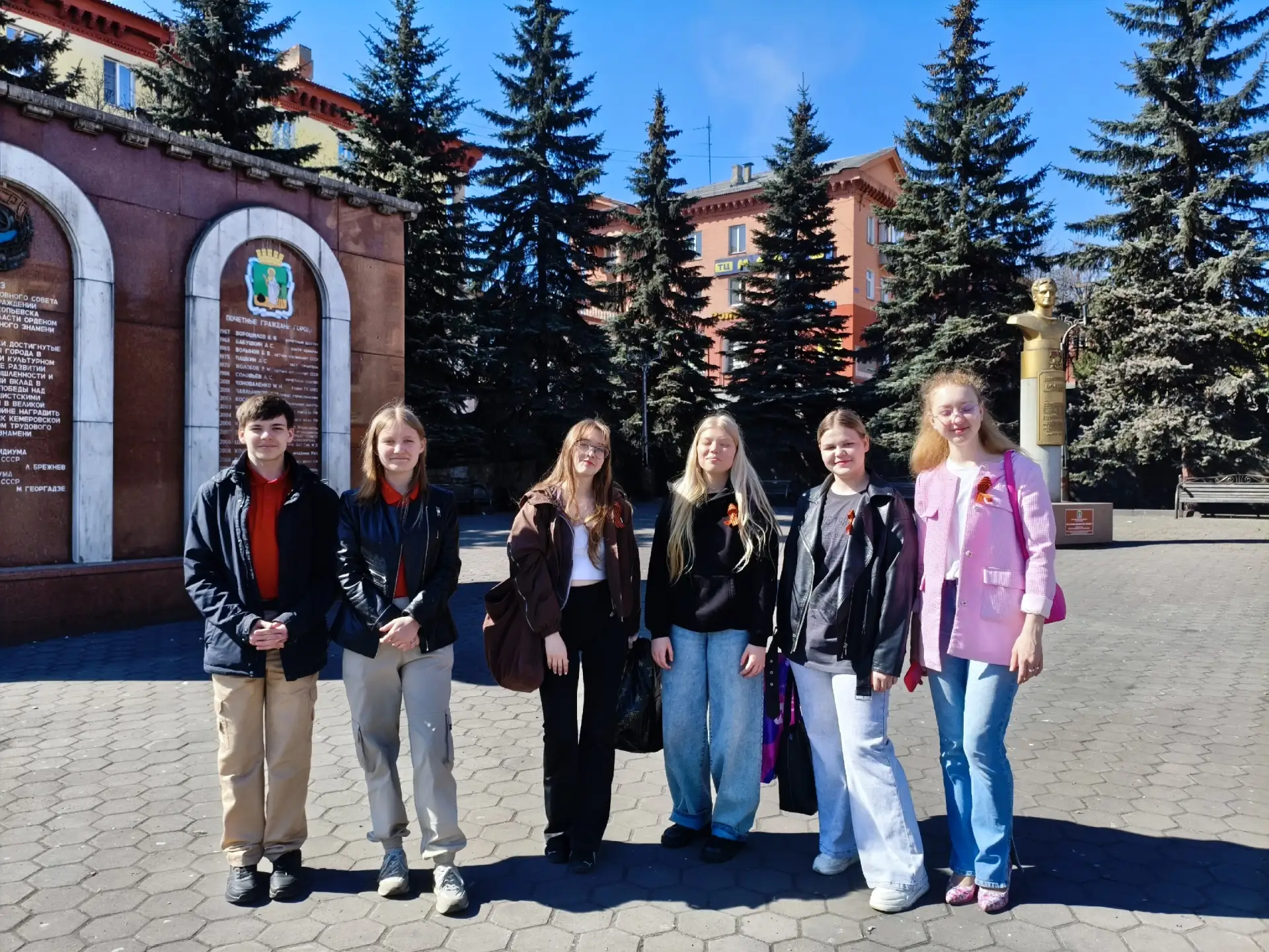 📢 ГЕОРГИЕВСКАЯ ЛЕНТОЧКА

📍Сегодня активисты волонтерского отряда, юнармейцы и члены первичного отд