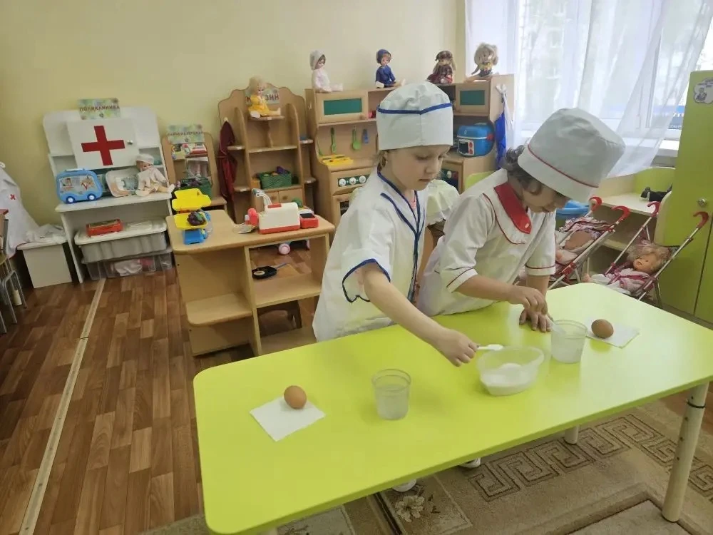 Воспитанники старшей группы №2 дошкольного отделения 2-26 отправились в "Лабораторию чудес".🧪   Дети