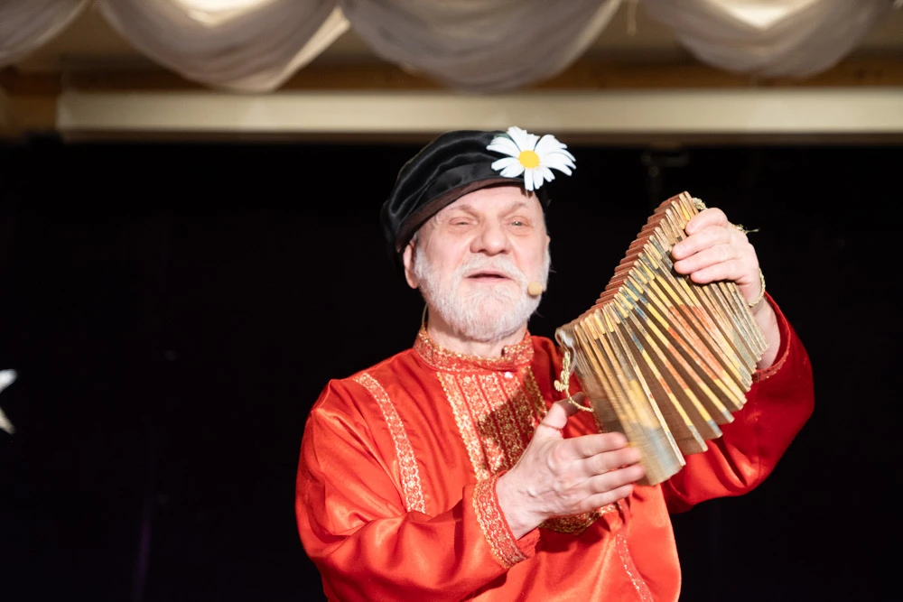 Весенний концерт ☀️  💃 Сегодня наша начальная школа наполнилась весенними песнями: к ребятам приезжа