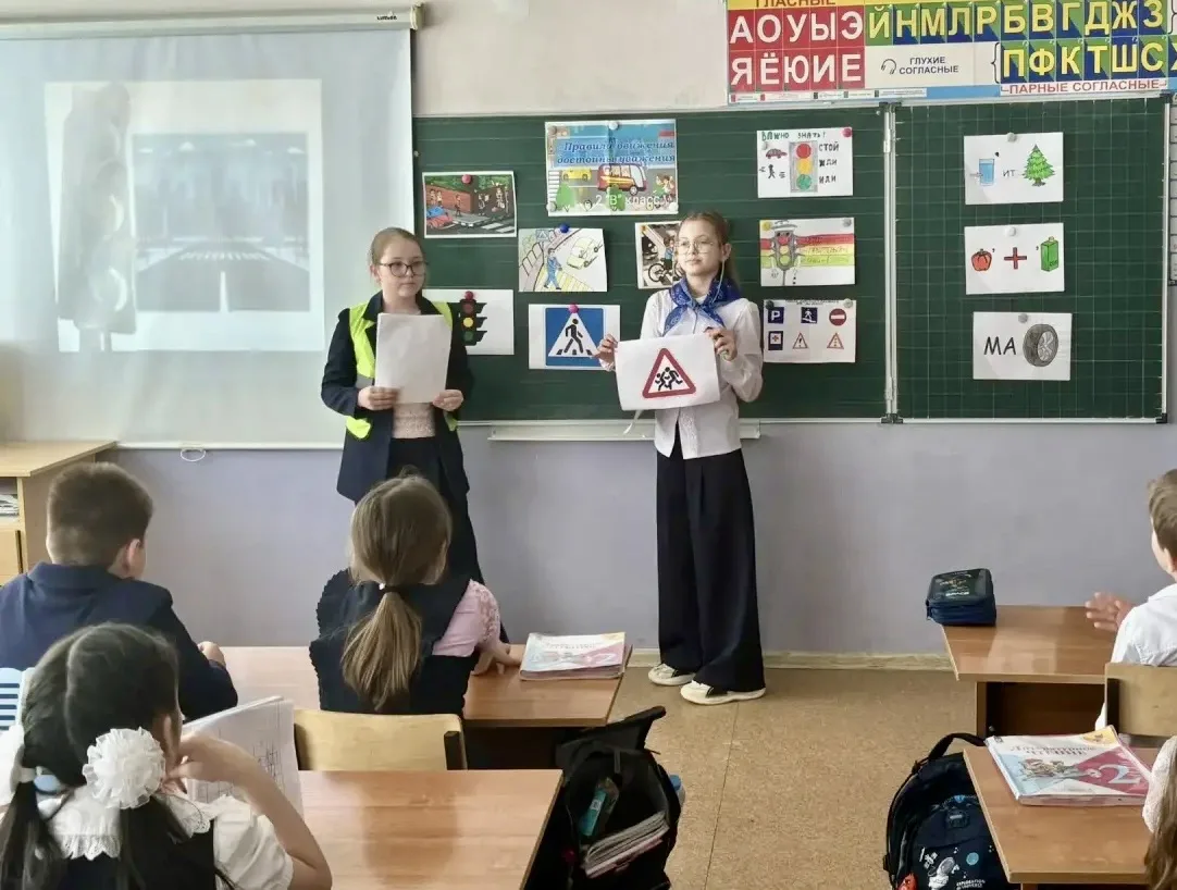🚦Отряд ЮИДД в действии!🚦  ✨Под руководством Татьяны Сергеевны Рылеевой отряд ЮИДД провёл познаватель
