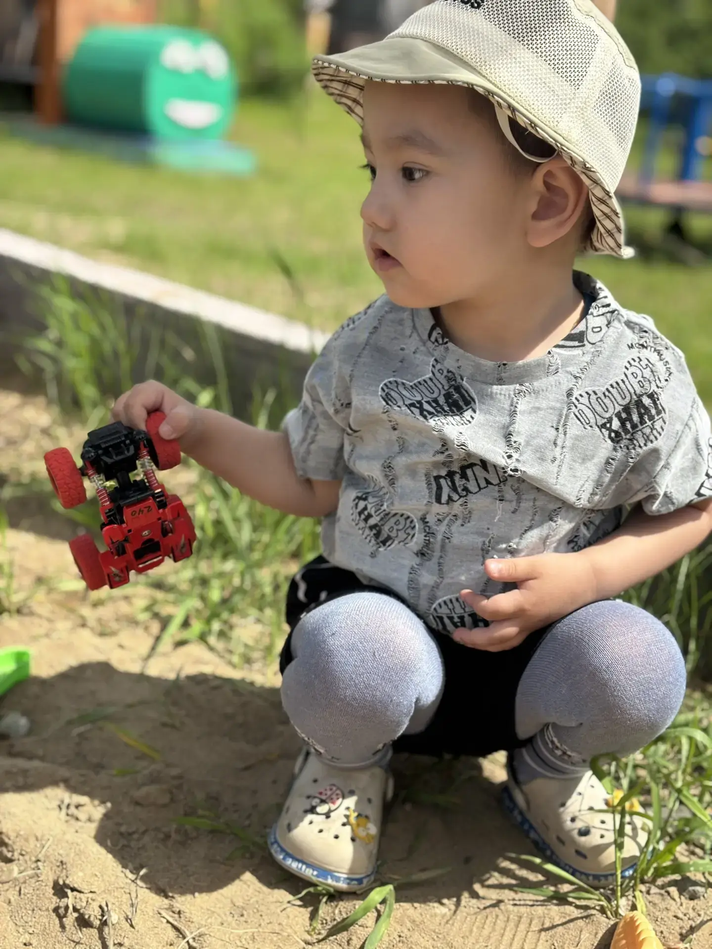 Погода в последние дни действительно радует — светит яркое солнце ☀️, воздух свежий и приятный 🍃, а