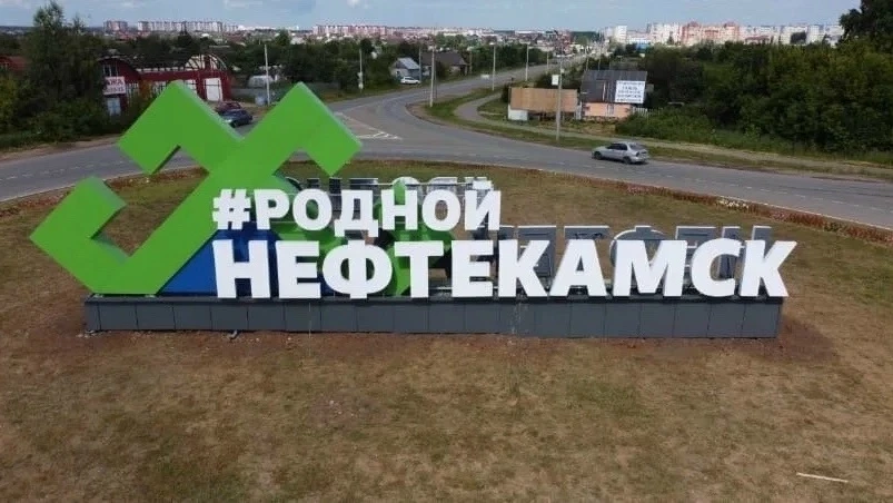 Лето, жара, красота, мужики, ну прячьте немного своё пивное брюхо под футболку, нууу блин стрёмно см
