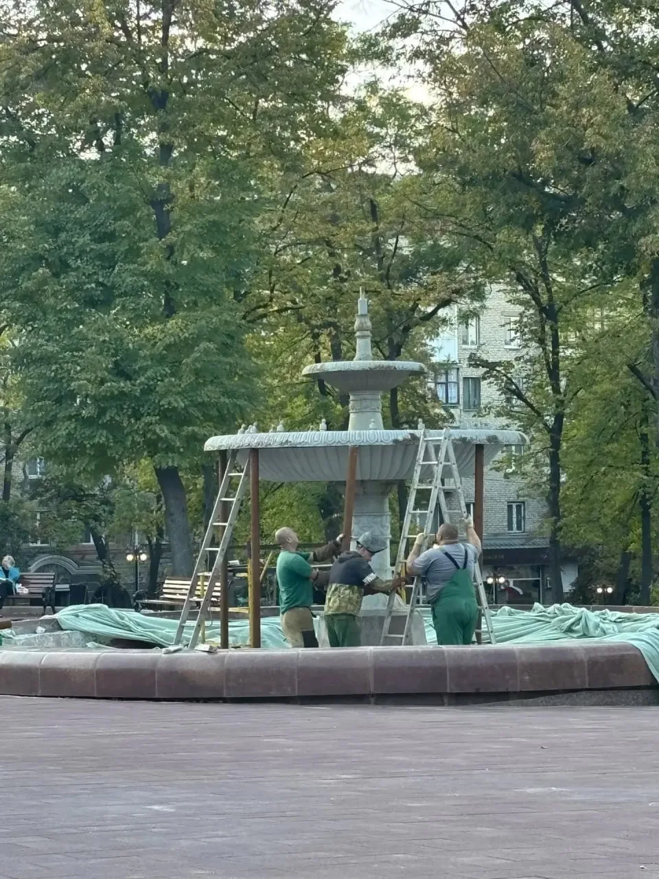 ⛲️ В Луганске в сквере имени Матусовского приступили к ремонту фонтана