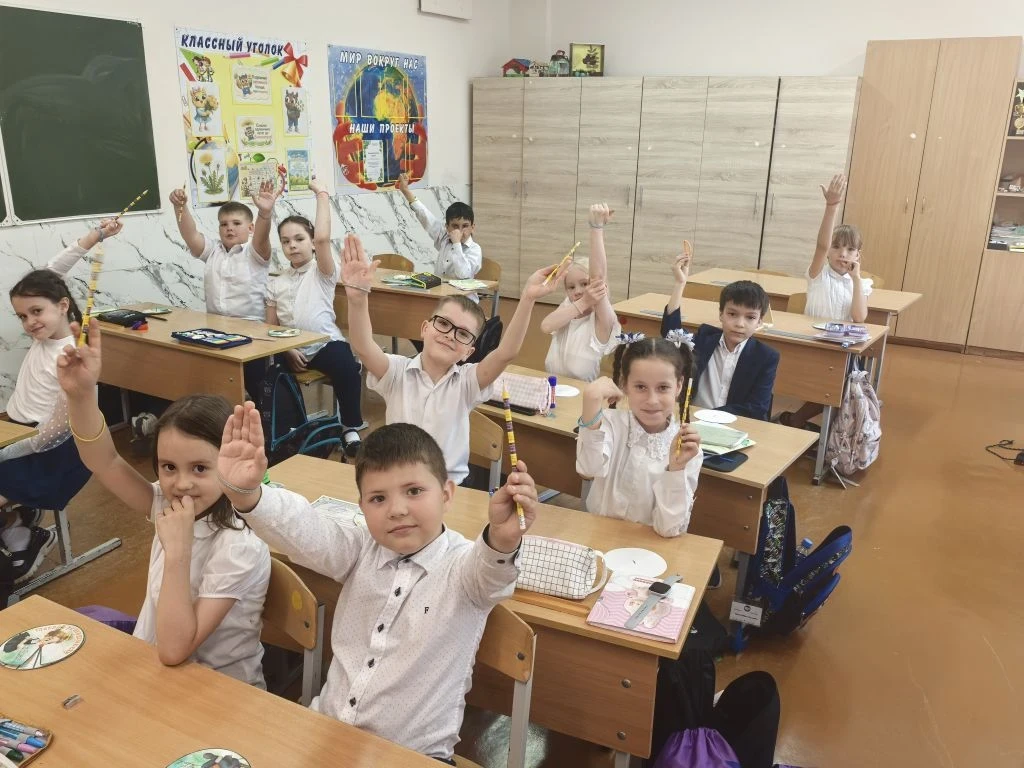 На последнем уроке в этом учебном году лучшие ученики 2б, которые выучили  таблицу  умножения, получ